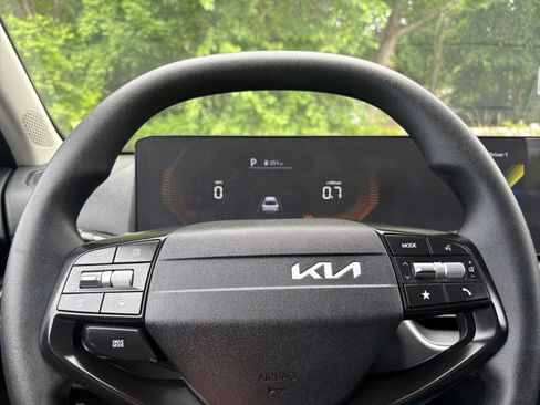 Used 2025 Kia K4 FWD image 25
