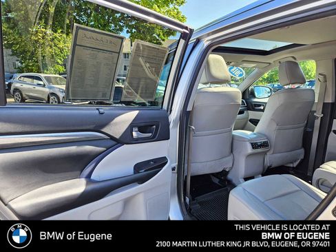 Used 2018 Toyota Highlander Limited Platinum AWD/4WD image 19
