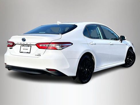 Used 2020 Toyota Camry LE image 5