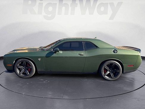 Used 2019 Dodge Challenger SRT Hellcat w/ Plus Package RWD image 2