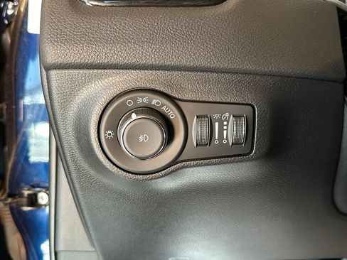 Used 2021 Jeep Compass Limited w/ Sun and Sound Group AWD/4WD image 18
