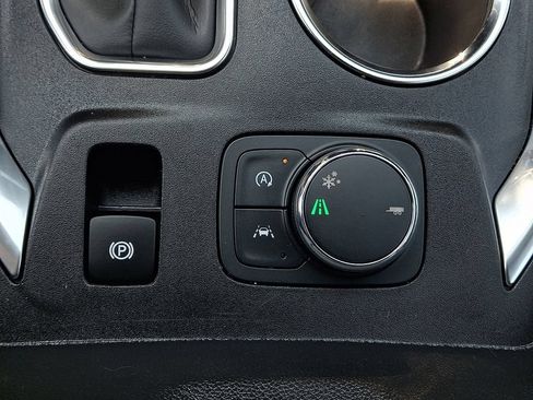 Certified 2023 Chevrolet Traverse LT FWD image 27