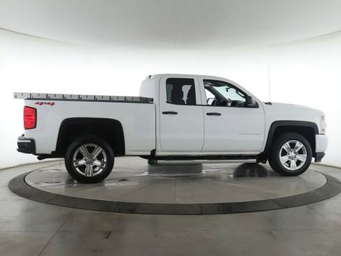 Used 2018 Chevrolet Silverado 1500 Custom w/ Custom Convenience Package AWD/4WD image 6