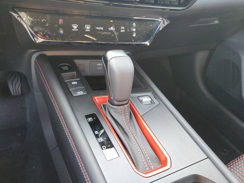 New 2025 Nissan Kicks SR image 15