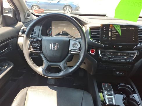 Used 2022 Honda Pilot Touring image 9