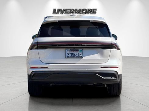 Used 2026 Lincoln Nautilus Premier w/ Equipment Group 102A AWD/4WD image 4