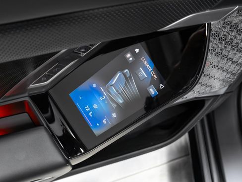 Used 2023 BMW 760i xDrive w/ Parking Assistance Package image 41