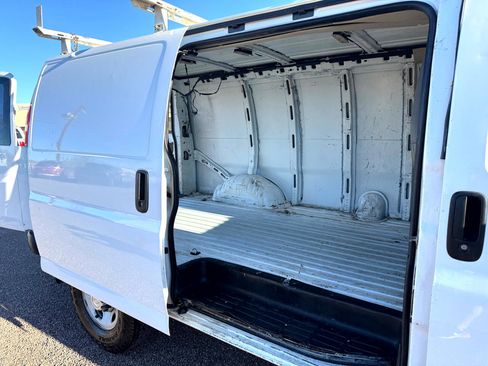 Used 2016 Chevrolet Express 2500 image 16