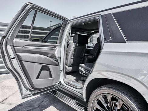 Used 2026 Cadillac Escalade V w/ LPO, ONYX Package AWD/4WD image 32