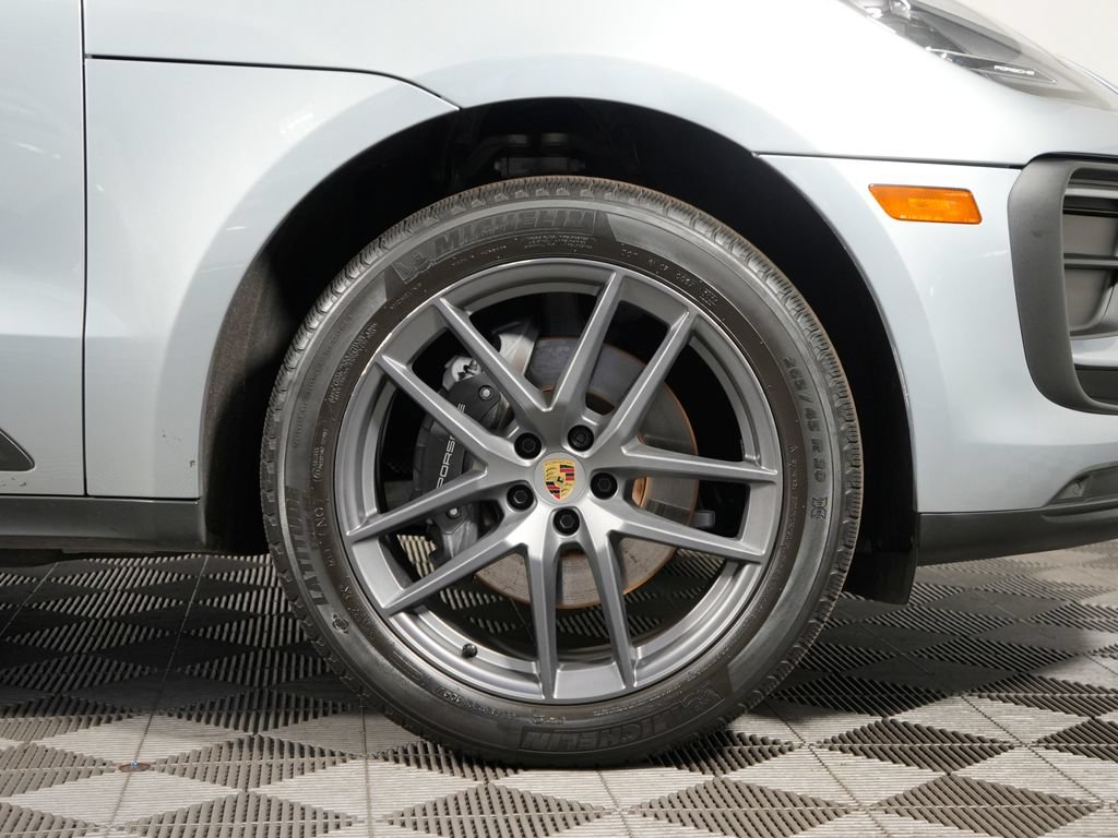 Certified 2023 Porsche Macan Turbo AWD/4WD image 16