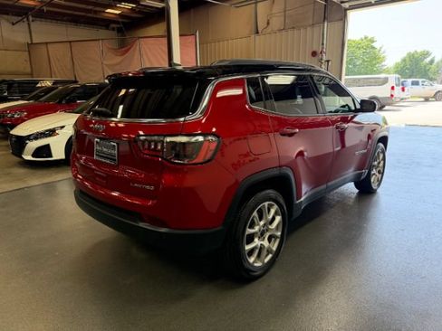 Used 2025 Jeep Compass Limited AWD/4WD image 4
