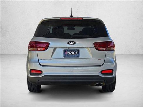 Used 2019 Kia Sorento LX image 6