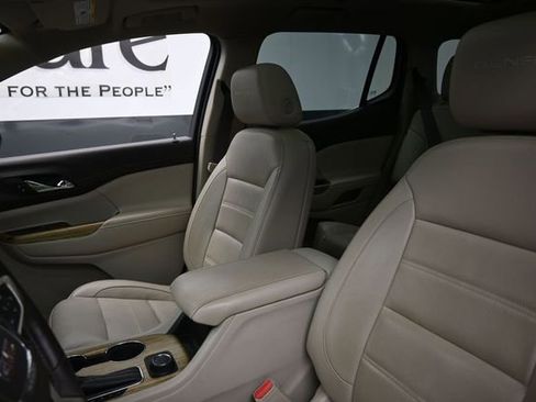 Used 2019 GMC Acadia Denali w/ Technology Package FWD image 16