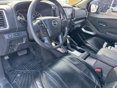 Used 2022 Nissan Frontier SV image 12