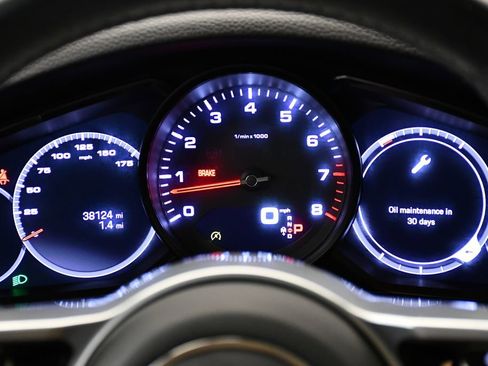 Used 2022 Porsche Cayenne Platinum Edition image 28