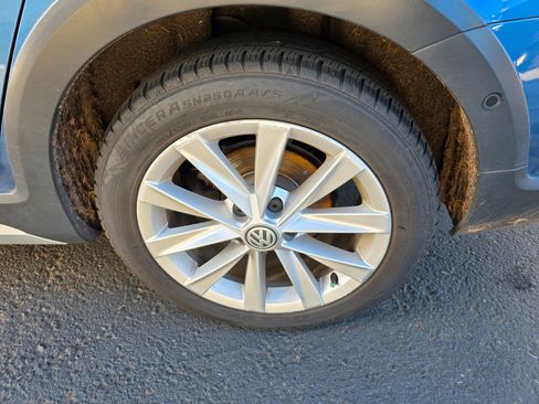 Used 2017 Volkswagen Golf Alltrack S image 8