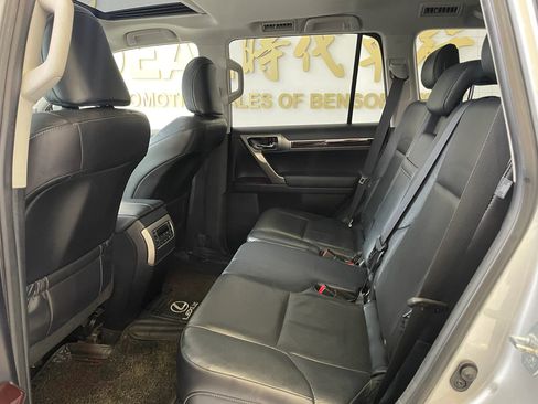 Used 2015 Lexus GX 460 w/ Premium Package image 18