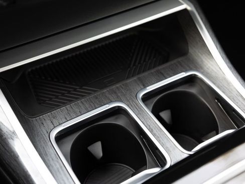 Used 2024 BMW 760i xDrive w/ Premium Package 2 image 30