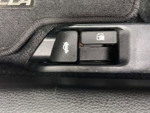 Used 2025 Toyota Corolla LE image 28