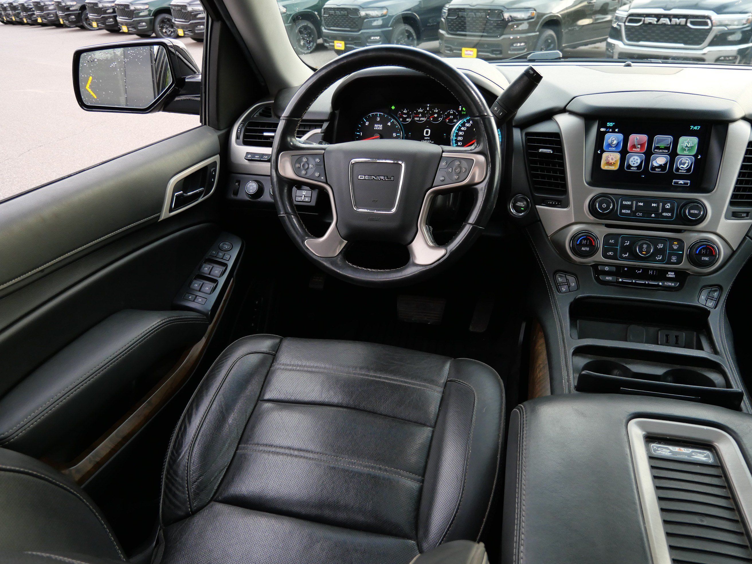 Used 2019 GMC Yukon Denali w/ Denali Ultimate Package AWD/4WD image 9