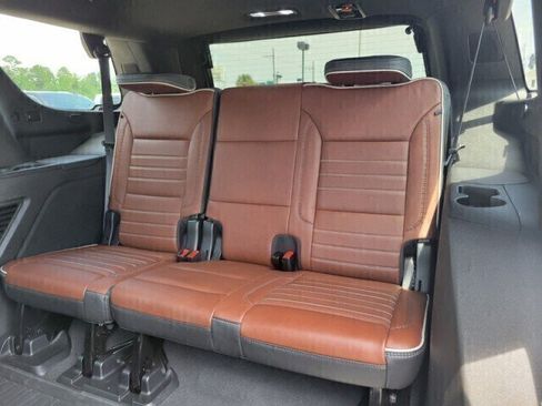 Used 2023 GMC Yukon Denali Ultimate w/ LPO, Floor Liner Package AWD/4WD image 37