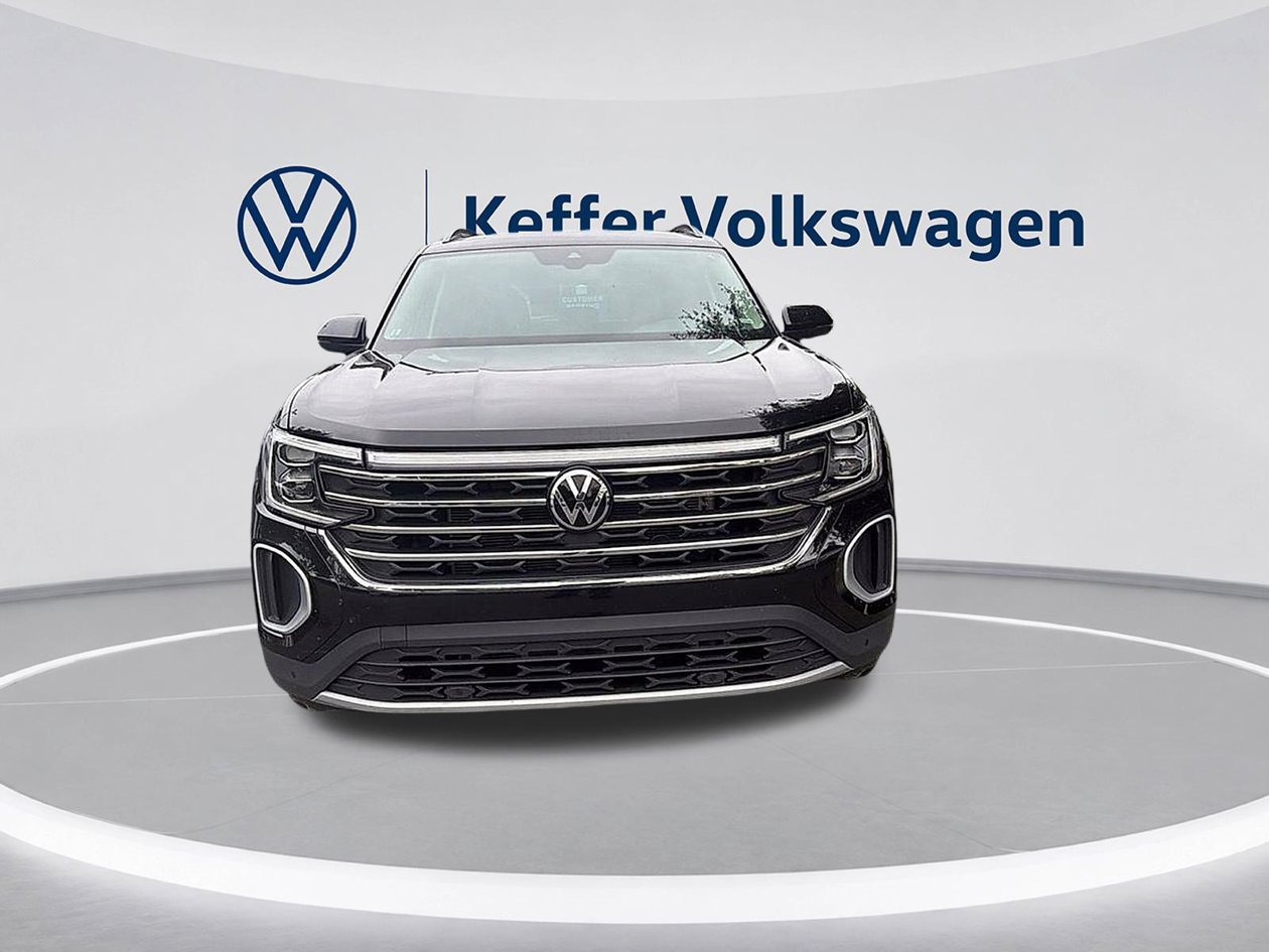 Used 2025 Volkswagen Atlas SE AWD/4WD image 2
