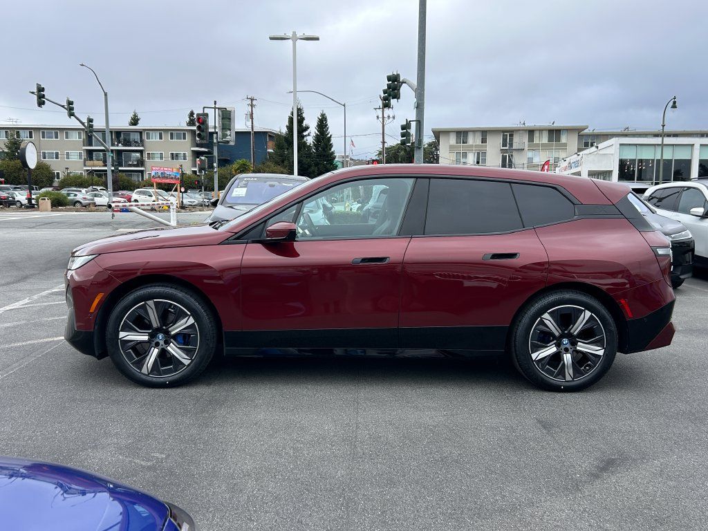 Used 2024 BMW iX xDrive50 w/ Sport Package AWD/4WD image 2