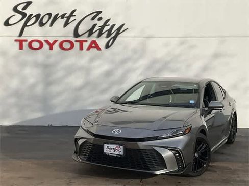Certified 2025 Toyota Camry SE image 1