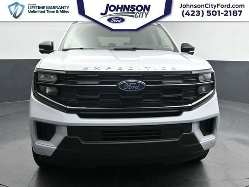 New 2026 Ford Expedition Active image 4