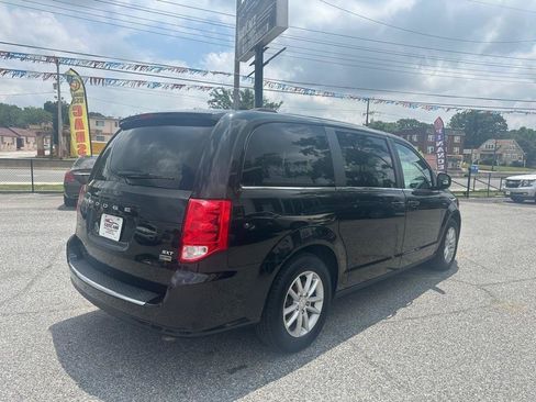 Used 2019 Dodge Grand Caravan SXT FWD image 6
