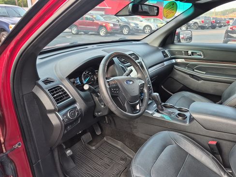 Used 2017 Ford Explorer Limited w/ Equipment Group 301A FWD image 14