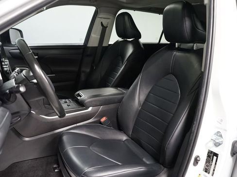 Certified 2024 Toyota Highlander XLE image 27