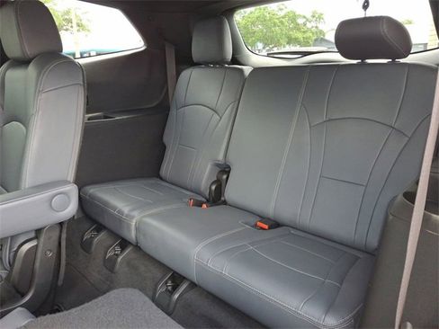 Used 2023 Buick Enclave Essence image 18