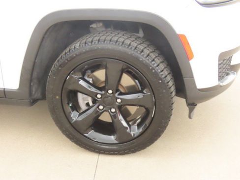 Used 2021 Jeep Grand Cherokee L Laredo AWD/4WD image 7