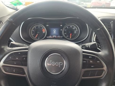 Used 2019 Jeep Cherokee Limited FWD image 9
