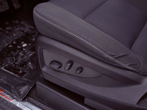 Used 2018 Chevrolet Silverado 1500 LT w/ All Star Edition image 28