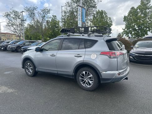 Used 2018 Toyota RAV4 XLE w/ Convenience Package AWD/4WD image 4