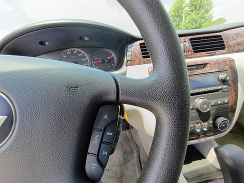 Used 2015 Chevrolet Impala LT w/ LT Sunroof Package FWD image 21