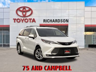 Used 2022 Toyota Sienna Platinum