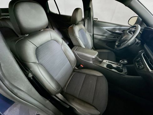 Used 2025 Buick Envista Preferred w/ Advanced Safety Package image 30