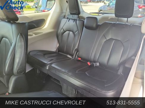 Used 2023 Chrysler Pacifica Touring-L FWD image 28