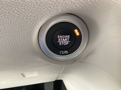 Used 2024 Chrysler Pacifica Touring-L image 24