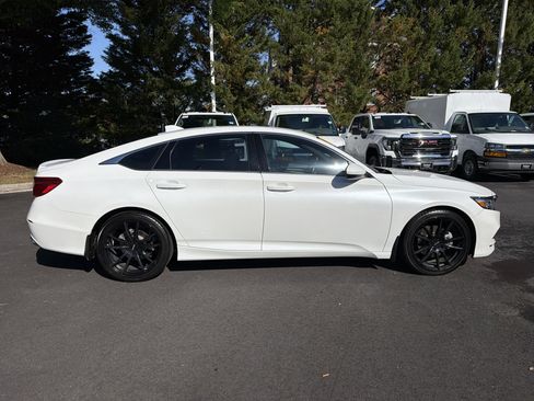 Used 2018 Honda Accord Sport image 11
