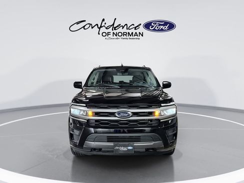 Used 2022 Ford Expedition Max XLT AWD/4WD image 2