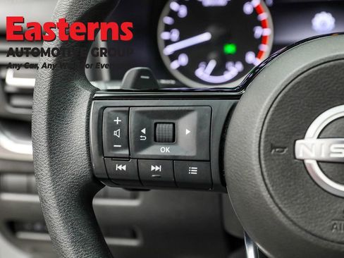 Used 2023 Nissan Rogue SV image 15