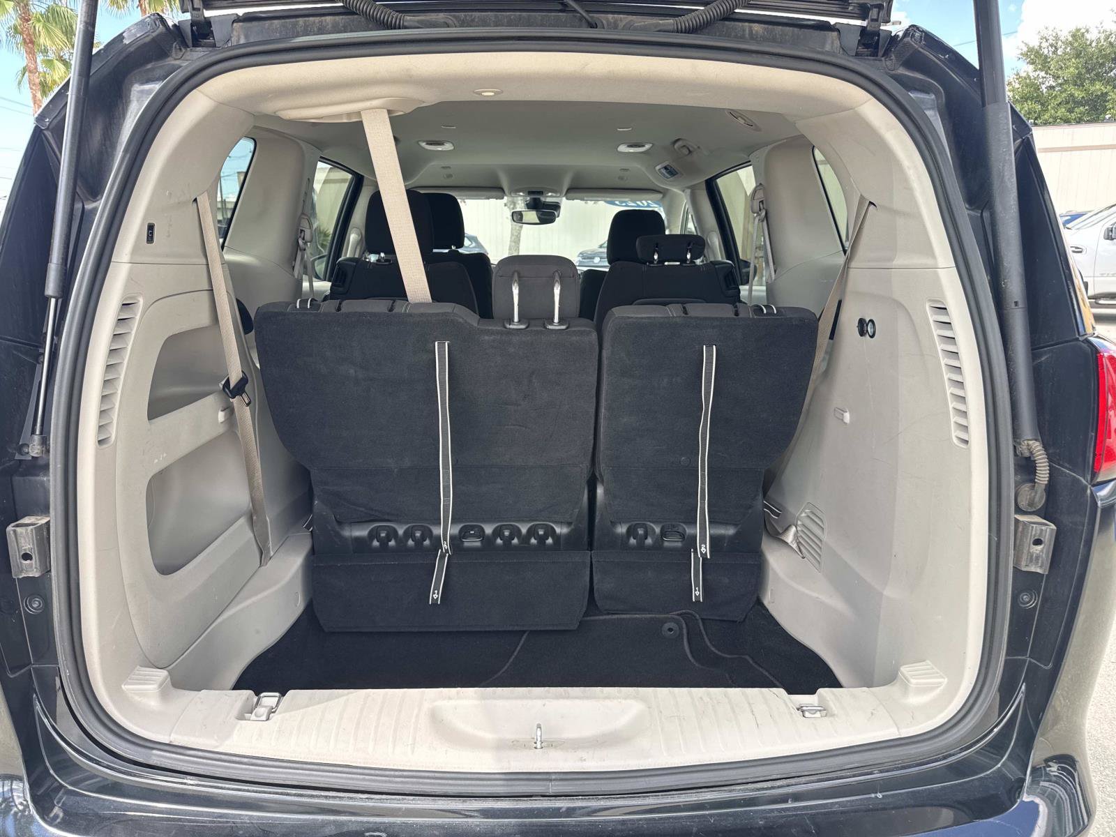 Used 2023 Chrysler Voyager LX FWD image 8