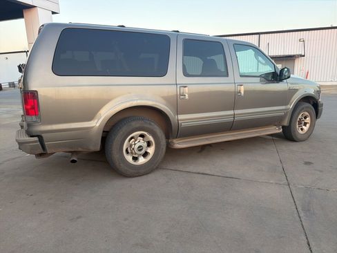 Used 2005 Ford Excursion Limited image 3