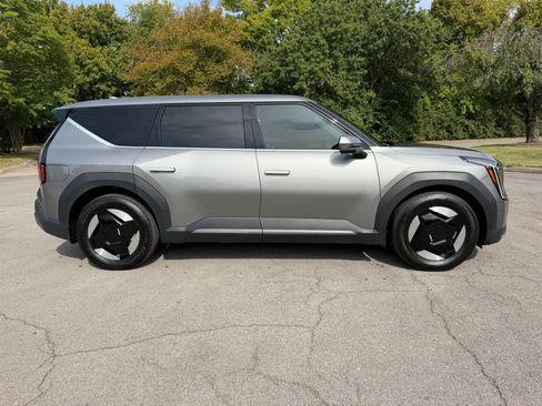 Used 2024 Kia EV9 Light Long Range RWD image 5