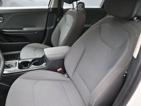 Used 2025 Kia K4 LXS image 19