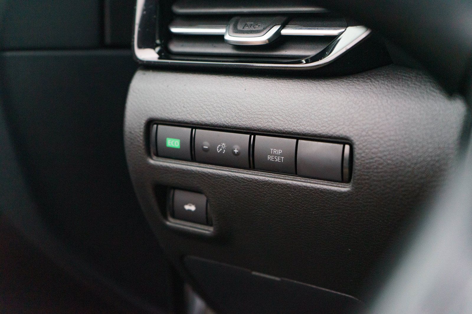 Used 2022 Nissan Sentra SR w/ SR Premium Package FWD image 24